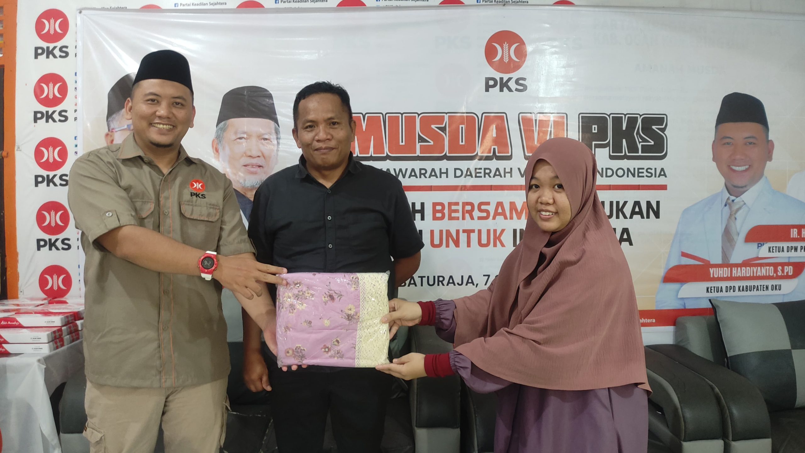 Ketua DPD PKS OKU Salurkan 500 Bingkisan Ramadhan untuk Kader
