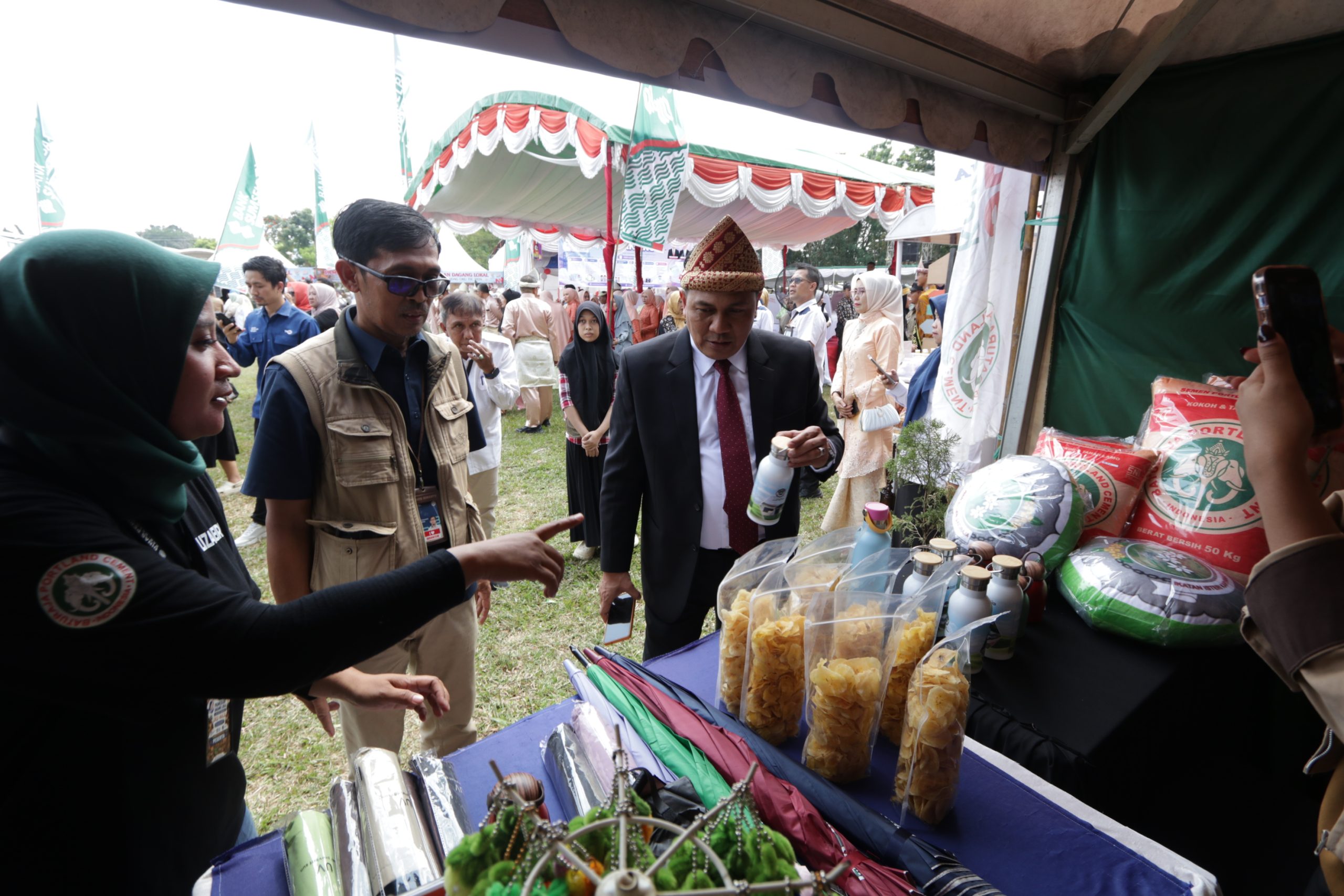Dari Kopi hingga Rotan, SMBR Suguhkan Ragam Produk UMKM Binaan di HUT OKU ke-116