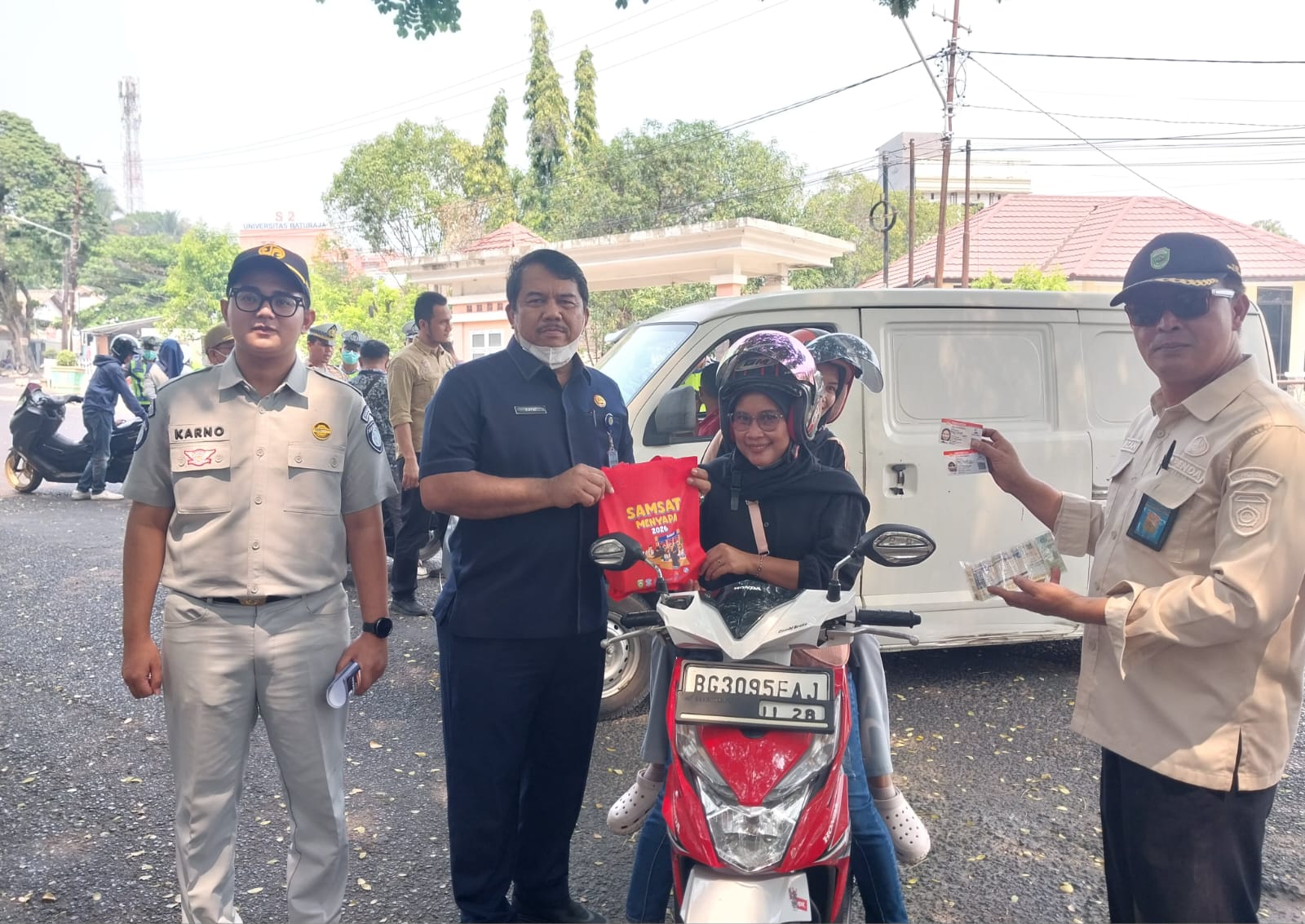 Program Samsat Menyapa, Pengendara Taat Aturan Dapat Bingkisan