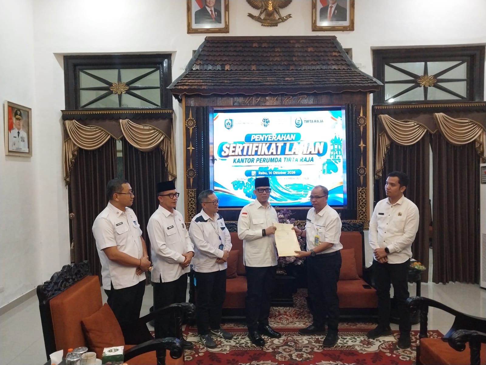 Terima Sertipikat Lahan Kantor Pusat Perumda Tirta Raja dari BPN, Ini Target Kedepanya