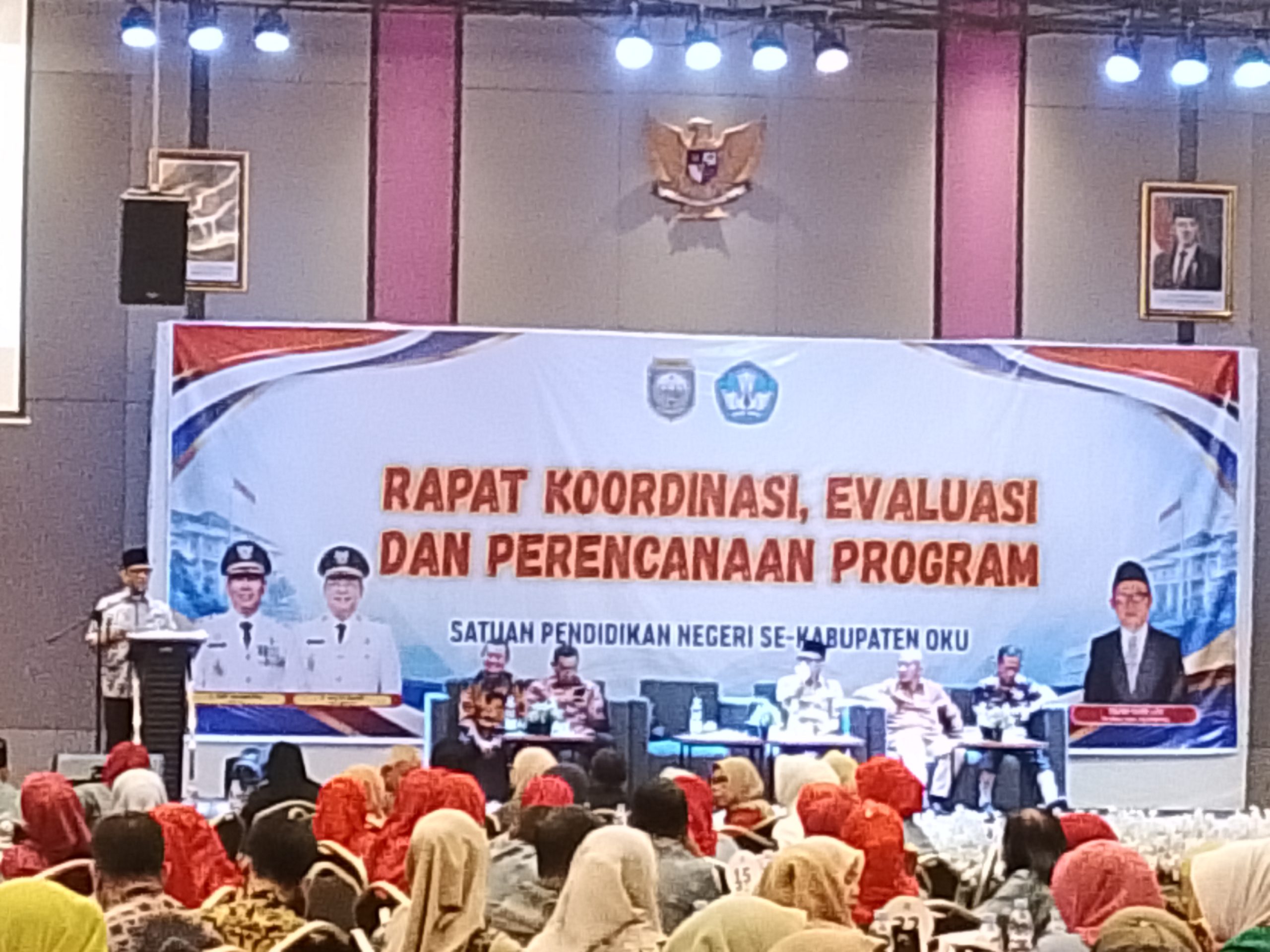 Dinas Pendidikan OKU Gelar Rapat Evaluasi Pendidikan, Bupati OKU Minta Kepsek Petakan Kualitas Guru dan Wanti-wanti Bahaya Pinjol